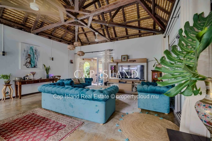 Maison coloniale sur un terrain de 3400m2 proche plage