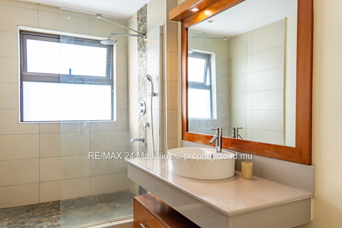 2-Bedroom Apartment near La Preneuse Beach