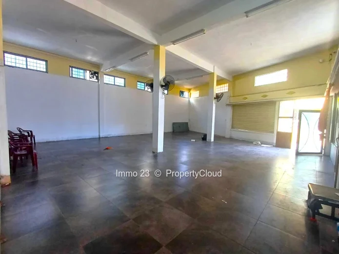 Entrepôts - 500m2 - Vallée des Prêtres