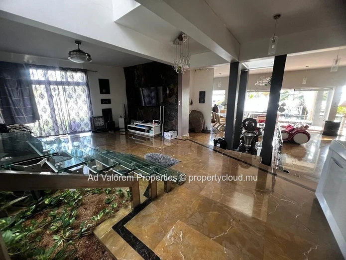 4-Bedroom Villa with Private Pool for Sale in Pointe aux Sables