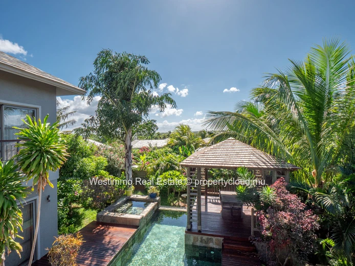 Villa 3 chambres en suite , piscine et jacuzzi