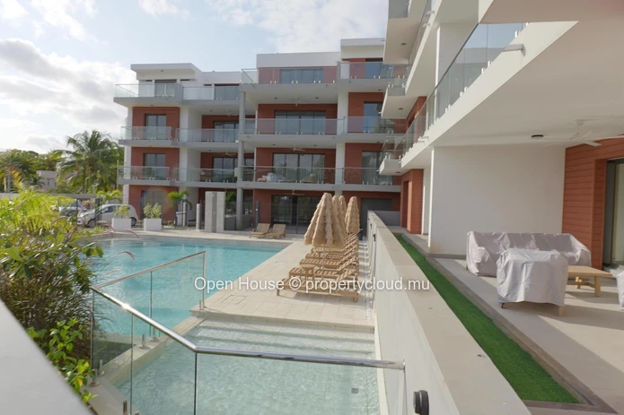 Penthouse PDS à vendre à Trou aux Biches, 345m², 3 chambres, piscine commune, accessible aux étrangers, plage, parkin...