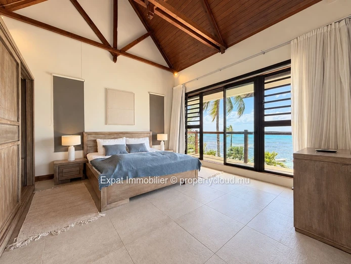 Exceptional 3-Bedroom Beachfront Villa with Office & Breathtaking Coin de Mire Views – Pointe aux Canonniers
