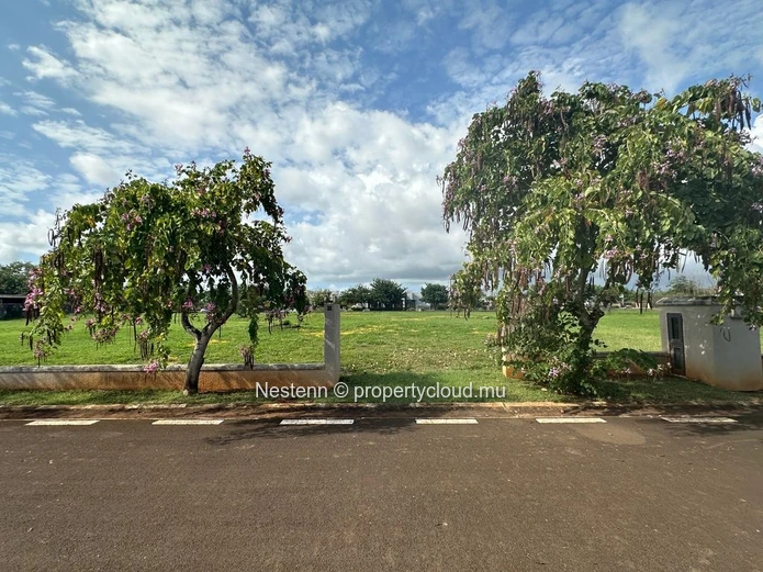 Royal Park - Magnifique Terrain de 1054 m² à vendre à Balaclava, secteur en pleine expansion