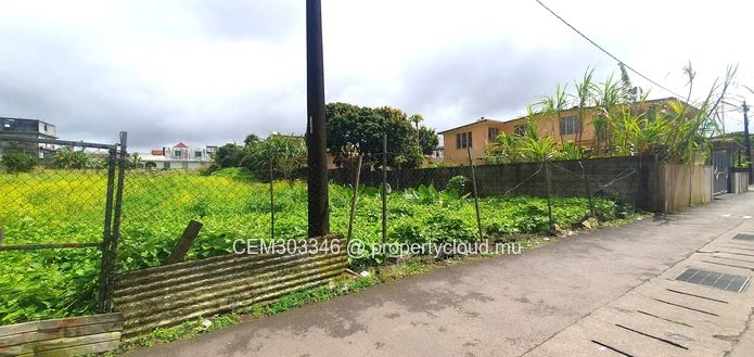 Terrain de 50 perches à vendre dans le Quartier Militaire