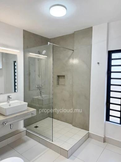 Sodnac for rent recent 3 bedroom apartment and 2 parking spaces located in a secure, quiet luxury residence.