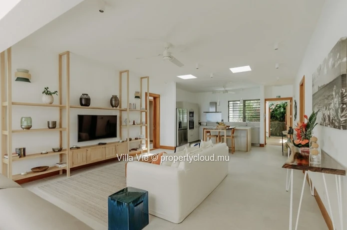 Cap Malheureux - Superb contemporary 3 bedroom villa on the beachfront