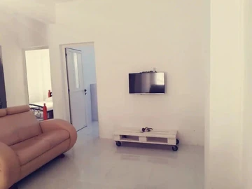 18 Bedroom Hotel
