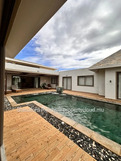 Villa de 5 Chambres à Vendre – Balaclava (Royal Park), Nord