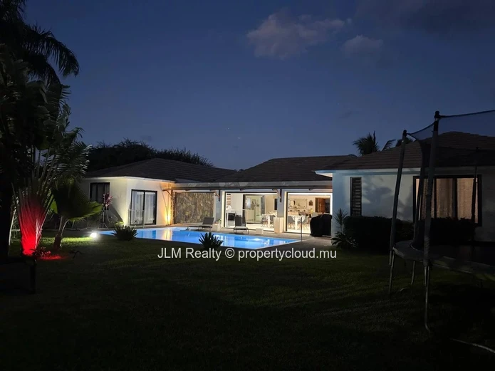 Superbe villa à vendre dans une résidence sécurisée au cœur de Tamarin, Île Maurice