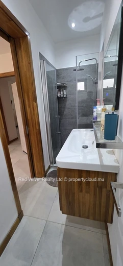 Luxury Furnished 3-Bedroom Townhouse with Rooftop Terrace and Jacuzzi – Flic en Flac | Rs 15M
