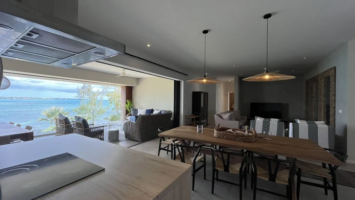 Luxurious apartment on the seaside