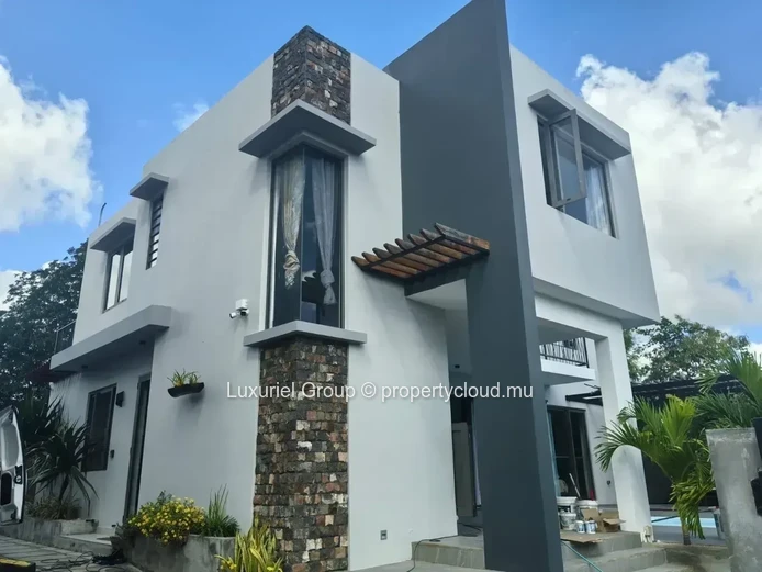 Modern Contemporary Villa with Private Pool