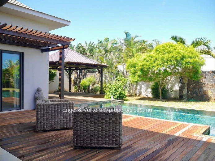 5-Bedrooms Modern Tropical & Balinese-Inspired Villa in Prime Grand Baie Location