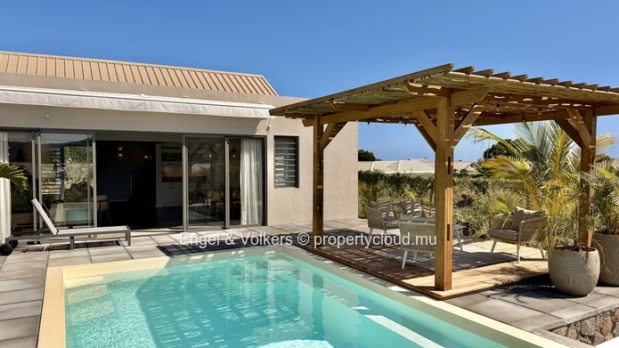 Contemporary Villa for Rent ust Steps from the Sea