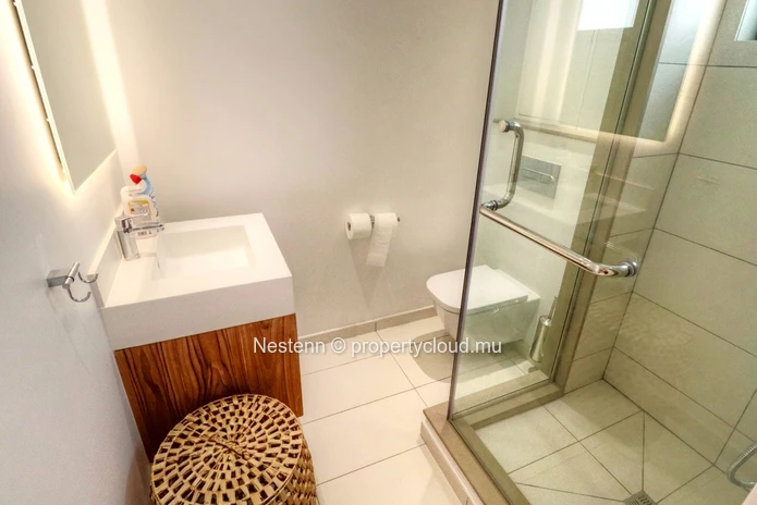 Appartement neuf et moderne de 3 chambres en résidence sécurisée.