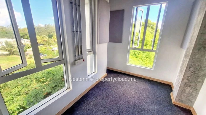 Spacieux espace de bureaux de 160m2