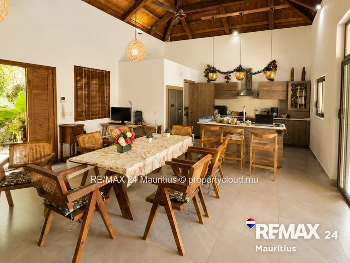 Tropical Family Villa with Pool & Independent Studio - Grand Baie, Chemin Vingt Pieds 3 En-Suite Bed