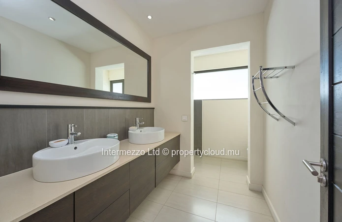 Villa Hibiscus — PDS | 221 m² | 681 m² de terrain | 840 000 €