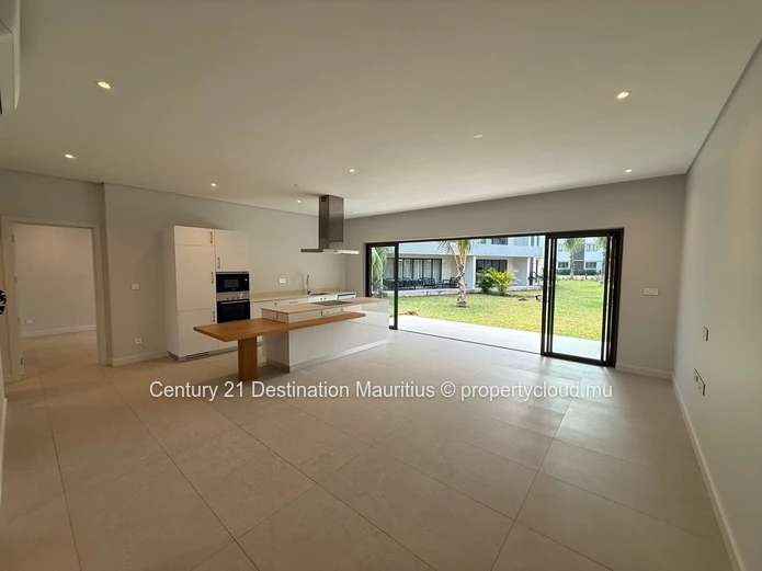 Ground Floor Corner Apartment | La Pointe | Pointe aux Canonniers | 130m²