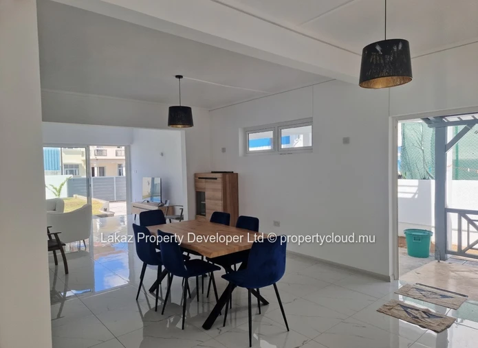 Maison meublée 3 chambres avec piscine à louer à Calodyne