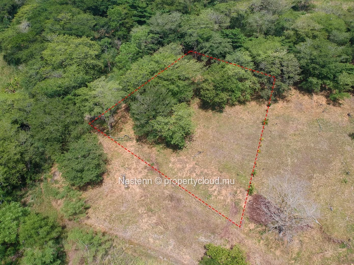 Terrain résidentiel de 2 516 m² avec vue sur la mer