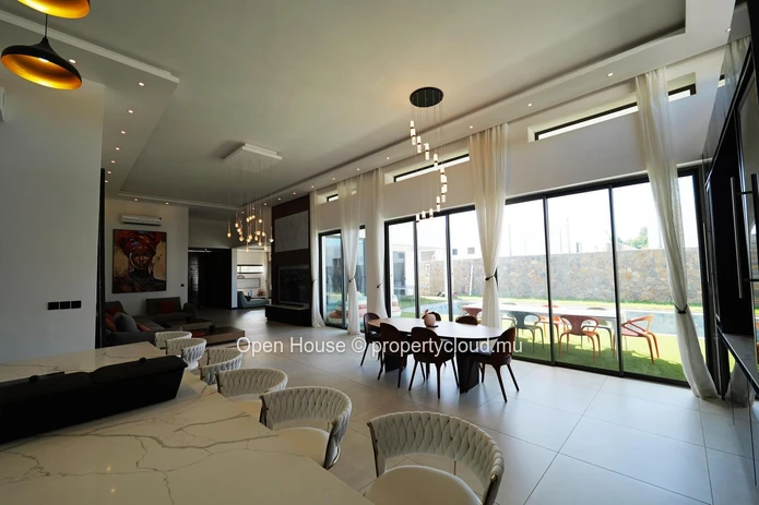 PDS villa for sale in Grand Baie, 214m² living space, 527m² land, 3 bedrooms, private pool, luxurious interior and ex...