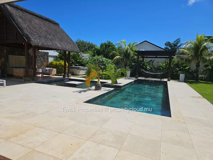 Rare 5-Bedroom Villa with Heated Pool & Spa – Grand Baie