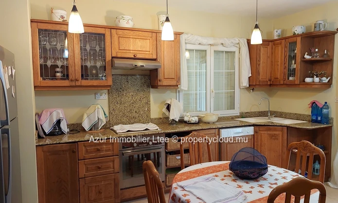 FLOREAL: 4-bedroom house