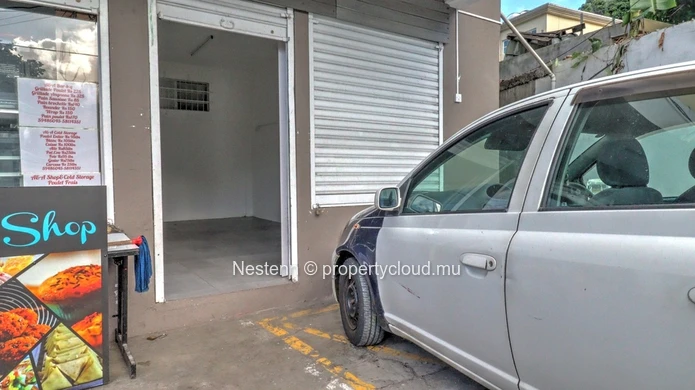 15.99 m² commercial space 