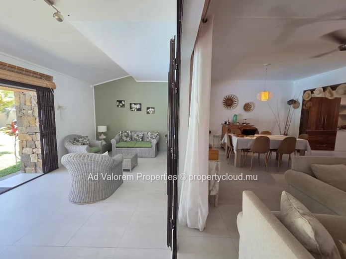 À vendre – Charmant duplex de 2 chambres à Belle Mare – À 5 minutes à pied de la plage