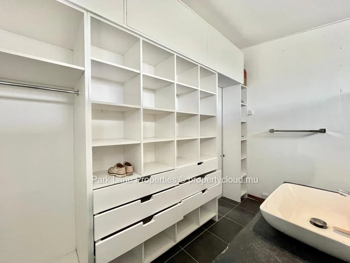 Élégant Duplex de 3 Chambres à Vendre dans le Prestigieux Quartier de Floréal, Île Maurice