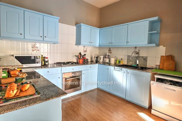 Family villa with private pool – Secure residence in a sought-after area