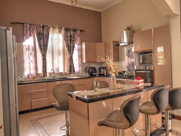5 Bedroom House
