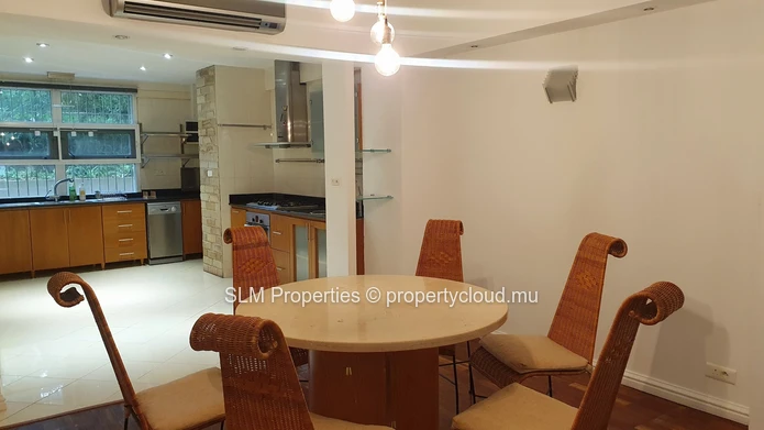 Floréal - Appartement en rez-de-chaussée de 185 m²
