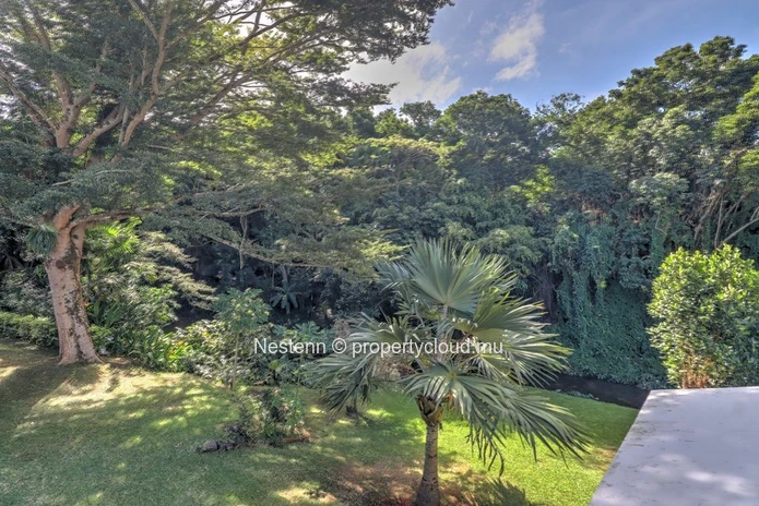 Élégante maison de 3 chambres à louer à Moka – Cadre paisible au bord de la rivière