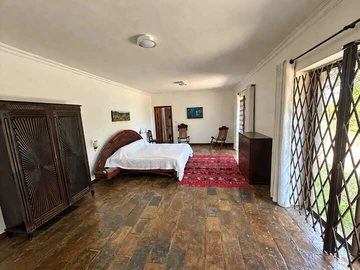 5 Bedroom Villa