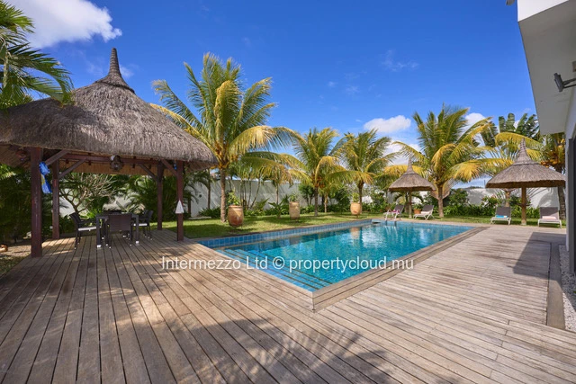 Villa PDS Luxe Grand Baie | 220 m² + Terrasse  66 m² | Piscine | € – Réf. BLUE EDGE