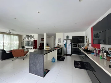 5 Bedroom Villa