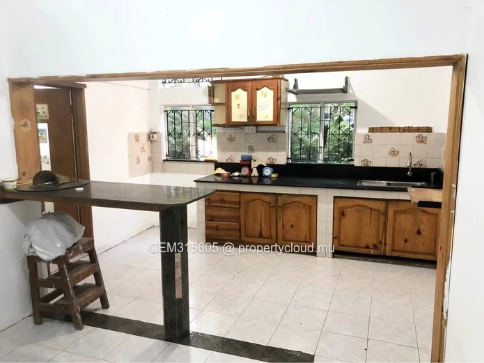 Maison à Vendre  7 Chambres – Quatre-Bornes 