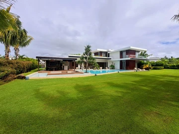 5 Bedroom Villa