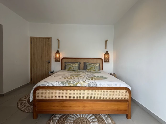 Ideal for a single or a couple, this home with immense charm stands out for its exquisite interior design, its lovely...