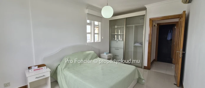 Duplex apartment for rent in Quatre-Bornes – Spacious living areas & fully furnished