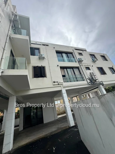 Rs | Modern & Furnished 2 Bedroom Apartment for Sale in Vandermesch, Rose Hill | 80 m2
