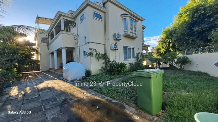 House / Villa - 5 bedrooms - Eb00e8ne - Ref. MA99468VE