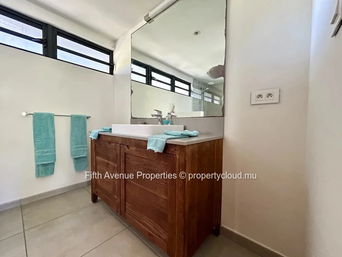 BLACK RIVER - 4 Bedrooms villa with mountain views