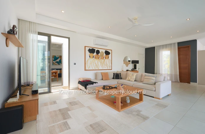 Contemporary Villa With Outbuilding