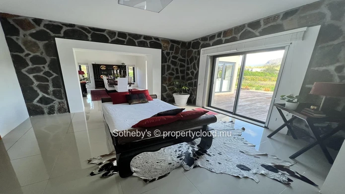 Evergreen Villa