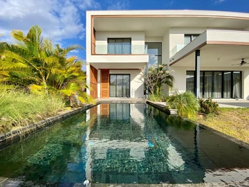 Superbe villa moderne de 5 chambres avec piscine privée située sur la côte ouest de l'île