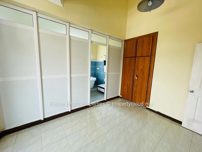 Penthouse À Vendre À Beau Bassin – Superbe Vue Sur Les Montagnes